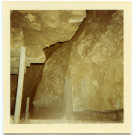 Château de Chinon : courtine nord-ouest, vue vers la base du mur.