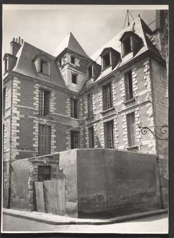 Association ouvrière des compagnons du Devoir 8 rue Littré.