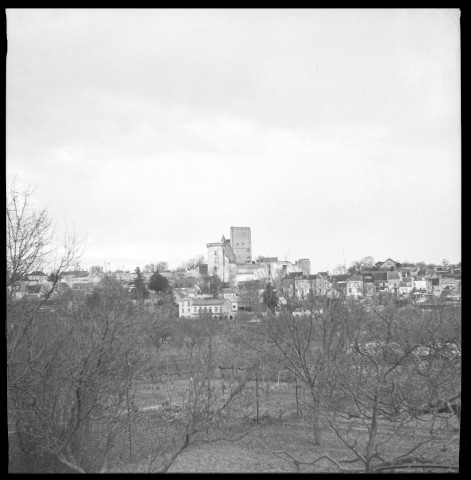 Chinon, parc Tisserand. Lycée François Rabelais. Construction. Dossier des cahiers des charges et devis descriptif. Architectes : Emile Coutier ; H. Madelain. Commanditaire : Ministère de l'Education nationale. Pièces écrites.