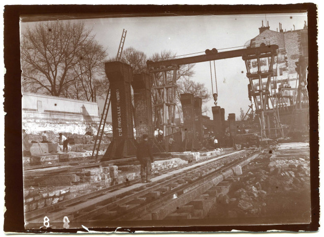 Paris. Construction de la gare d'Orsay (1898-1900) : Portique de chantier.