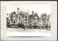 Côté sud de la place Plumereau, état au début du siècle.