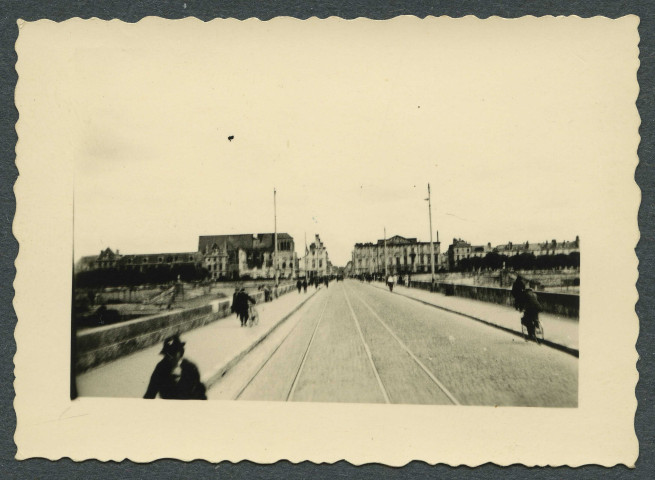 Tours (Indre-et-Loire). Pont Wilson.