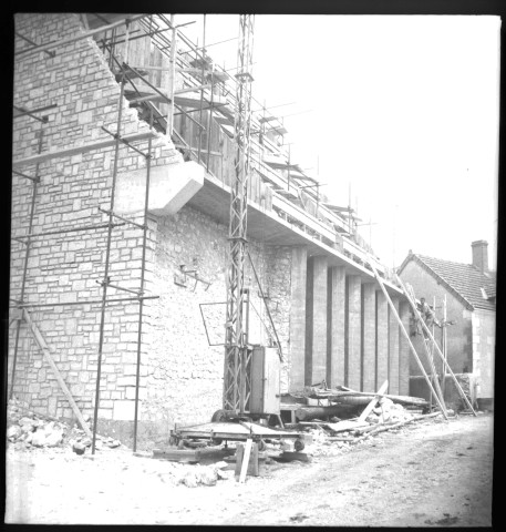Beaumont-Village. Eglise Saint-Sylvain. Reconstruction et travaux. Architectes : Emile Coutier ; H. Lhéritier de Chézelle. Commanditaire : Comité pour la construction d'une église à Beaumont-Village. Pièces écrites.