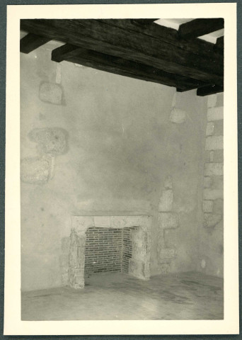 Château de Saché : rez-de-chaussée, avancée ouest, réfection cheminée.