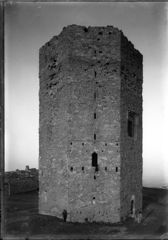 Castrogiovanni : vue extérieure du donjon.