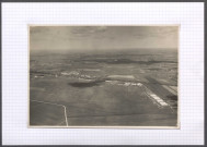 Tours (Indre-et-Loire). Base aérienne. Photographie aérienne [militaire de l'armée allemande].