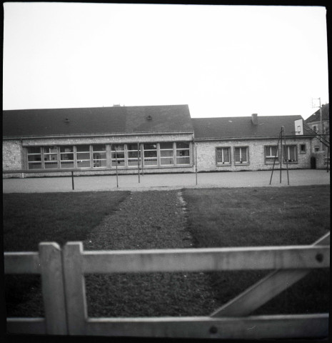 Bridoré. Groupe scolaire et logement du directeur. Extension. Les plans sont conçus sur la base d'un projet-type des architectes, Paul Chalumeau et Jacques Barthélémy. Architecte : Emile Coutier. Propriétaire : Commune de Bridoré. Pièces écrites.