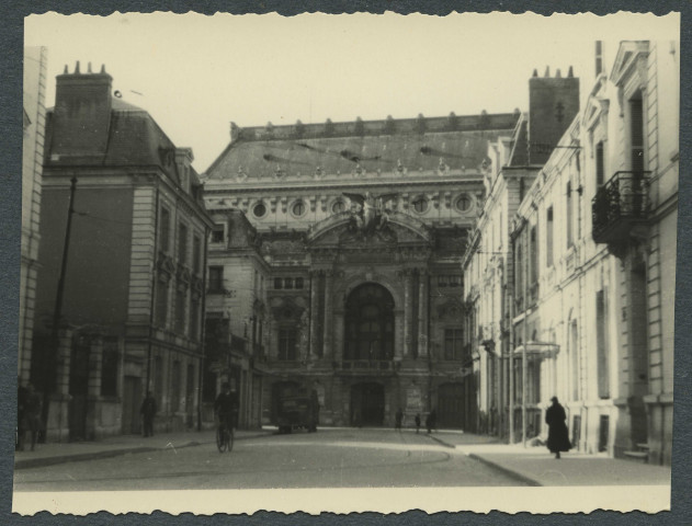 Tours (Indre-et-Loire). Grand Théâtre.