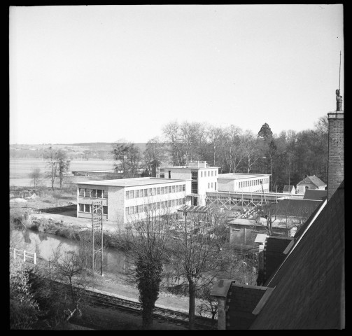 Chinon, parc Tisserand. Lycée François Rabelais. Construction. Dossier des cahiers des charges et devis descriptif. Architectes : Emile Coutier ; H. Madelain. Commanditaire : Ministère de l'Education nationale. Pièces écrites.