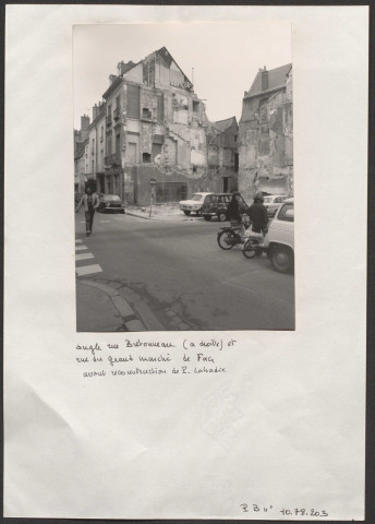 Angle rue Bretonneau et rue du Grand Marché de face.