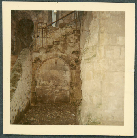 Château de Saché : voûte et escalier, [cave].
