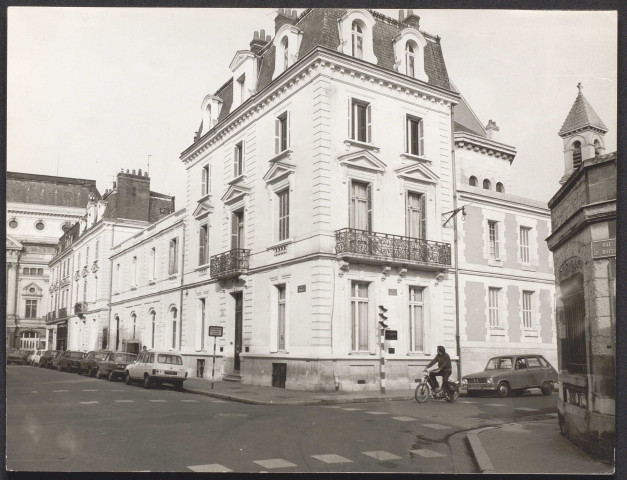 Angle rue Corneille et rue Émile Zola.