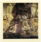 Château de Chinon : fissure dans la roche.