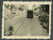 Tours (Indre-et-Loire). Rue Nationale, convoi militaire.