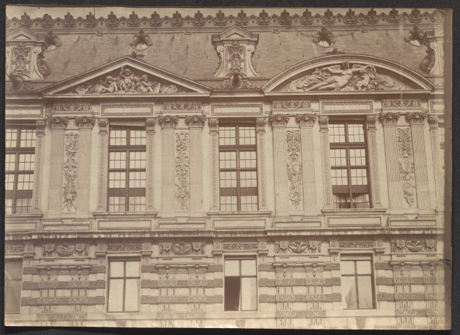Paris. Musée du Louvre, façade sud.