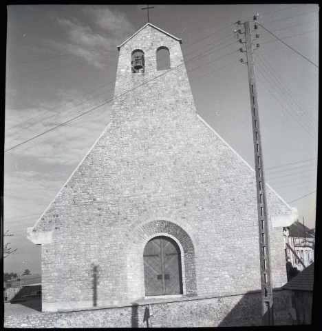 Beaumont-Village. Eglise Saint-Sylvain. Reconstruction et travaux. Architectes : Emile Coutier ; H. Lhéritier de Chézelle. Commanditaire : Comité pour la construction d'une église à Beaumont-Village. Pièces écrites.