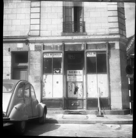 Loches, 6 rue de la République. Magasin d'optique. Modification. Architecte : Emile Coutier. Pièces écrites.