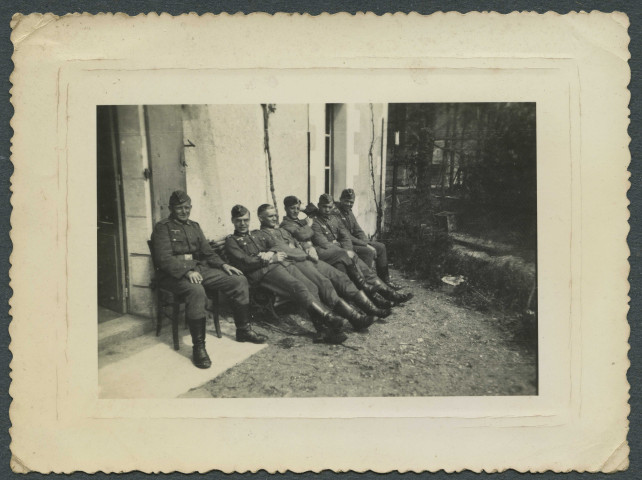 Monts (Indre-et-Loire). Section de soldats allemands sur un poste de garde.