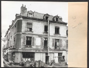 29 rue de la Paix et 1 place Plumereau, façade est avant restauration.