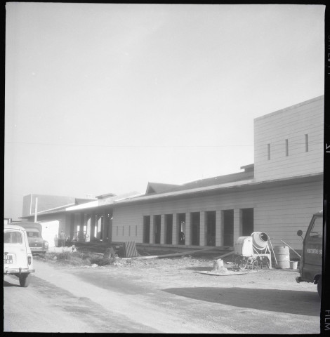 Avoine. Foyer culturel, salle des fêtes et bureau de poste. Construction. Architecte : Emile Coutier. Propriétaire : Commune d'Avoine. Pièces écrites.