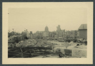 Tours (Indre-et-Loire). Basilique Saint-Martin, rue Nationale en ruines.