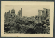 Tours (Indre-et-Loire). Basilique Saint-Martin, rue Nationale en ruines.