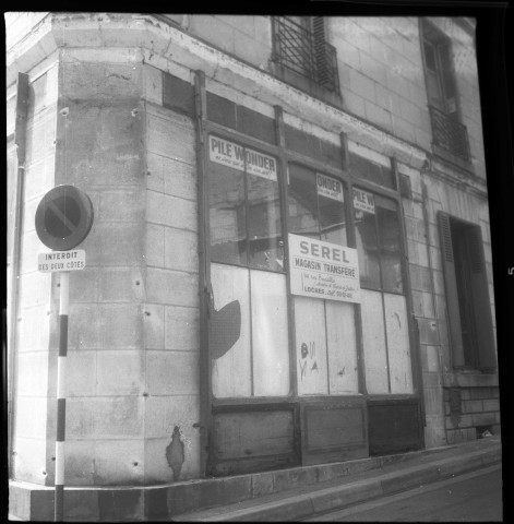 Loches, 6 rue de la République. Magasin d'optique. Modification. Architecte : Emile Coutier. Pièces écrites.