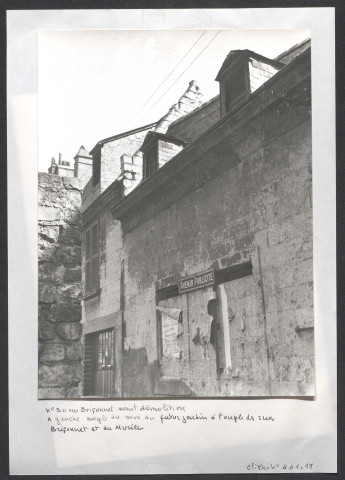 30 rue Briçonnet avant démolition, à gauche : angle du mur du futur jardin à l'angle des rues Briçonnet et du Murier.