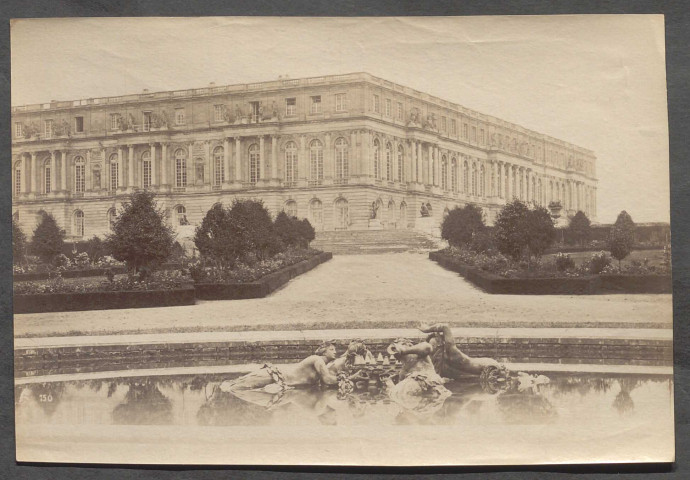 Versailles. Château vu des jardins.