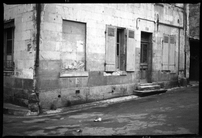Chinon, rue du Palais et rue Beaurepaire. Maison. Aménagement. Architecte : Emile Coutier. Propriétaire : M. Guitton. Pièces écrites.