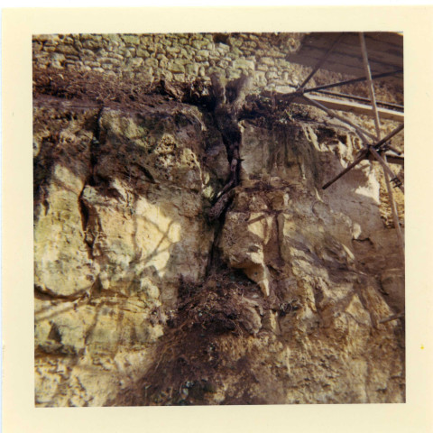 Château de Chinon : état du rocher.