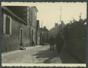 Une rue dans un village.