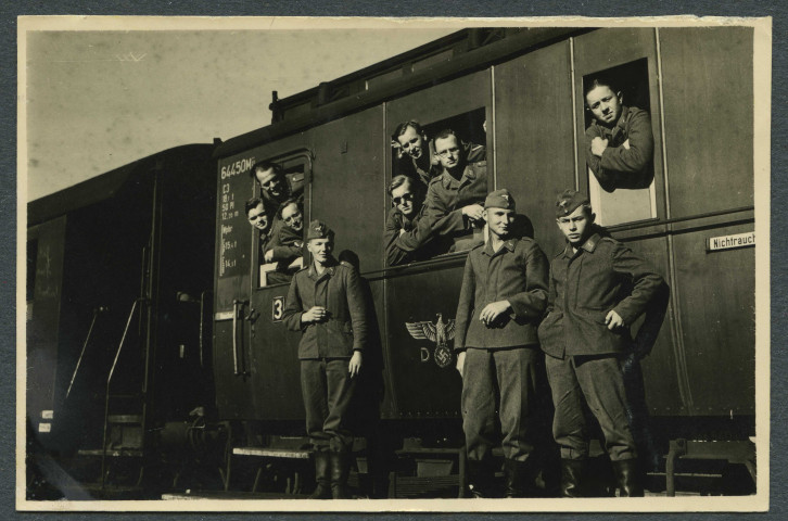 Tours (Indre-et-Loire). Gare. Soldats allemands [peut-être en gare de Tour].