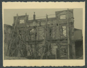 Tours (Indre-et-Loire). Hôtel de Beaune-Semblançay, la rue Nationale en ruines.