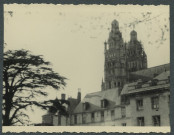 Tours (Indre-et-Loire). Jardin François Sicard, cathédrale Saint-Gatien.