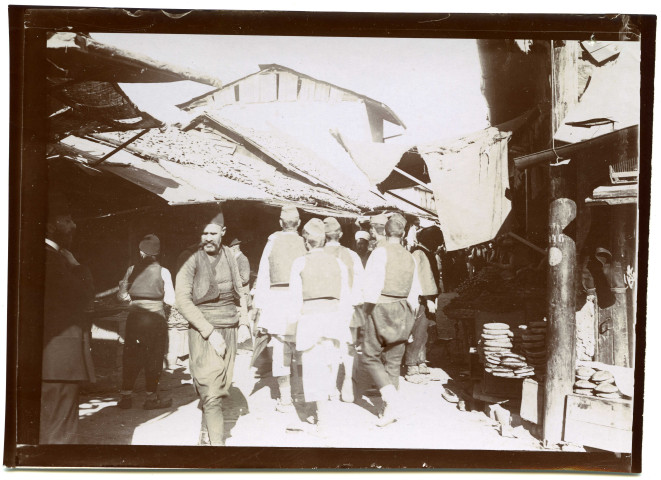 Bosnie. Travnik : Scène de rue, marché.
