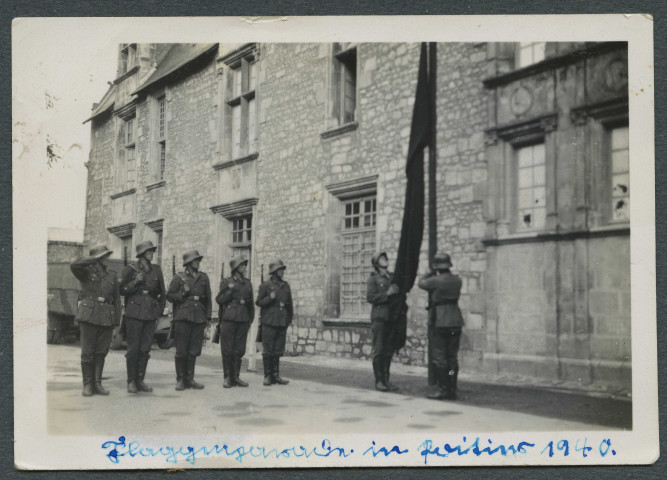 [Poitiers (Vienne)]. Montée des couleurs.