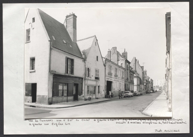 Rue des Tanneurs ; vue d'est en ouest de gauche à droite 34, 36 et 38.