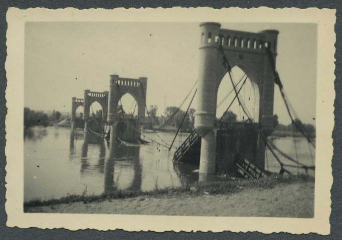 Langeais (Indre-et-Loire). Pont de Langeais détruit.