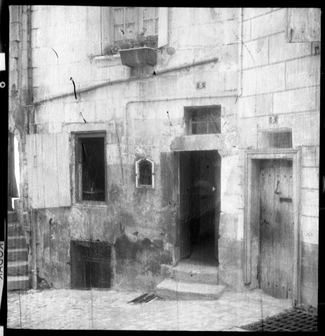 Loches, rue Lamblardie et 32 Grande Rue, Bel Ebat. Extension et aménagement d'une maison. Architecte : Emile Coutier. Propriétaire : M. Orvat. Pièces écrites.