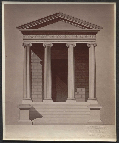 Façade d'un temple.