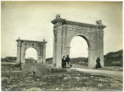 Saint-Chamas (Bouches-du-Rhône). Pont Flavien.