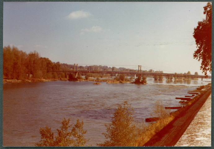 Vue sur la passerelle Saint-Symphorien (ou Pont de fil).