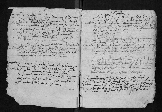 Collection communale. Baptêmes, mai 1574-1634 - Les feuillets 310 et 311 ont été découpés, traces de ciseaux .