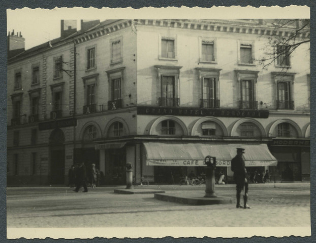 Tours (Indre-et-Loire). Place Jean Jaurès.