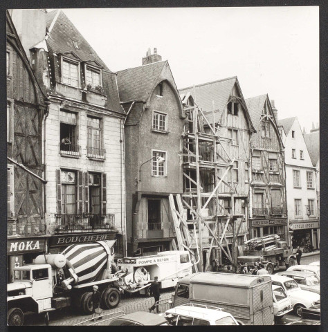 Place Plumereau, côté sud, état avant restauration.
