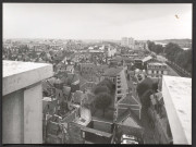 Vue d'ensemble : au premier plan rue de la Poissonnerie vue d'est en ouest, à droite le carroi des Tanneurs et en haut à gauche l'église Notre-Dame-la-Riche).