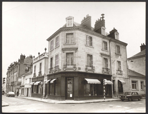 Angle rue Corneille et rue Émile Zola.