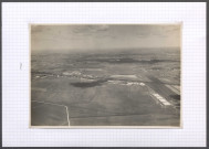 Tours (Indre-et-Loire). Base aérienne. Photographie aérienne [militaire de l'armée allemande].