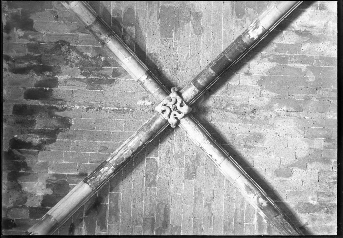 Castel del Monte. Salle du rez-de-chaussée, voûte à nervures.